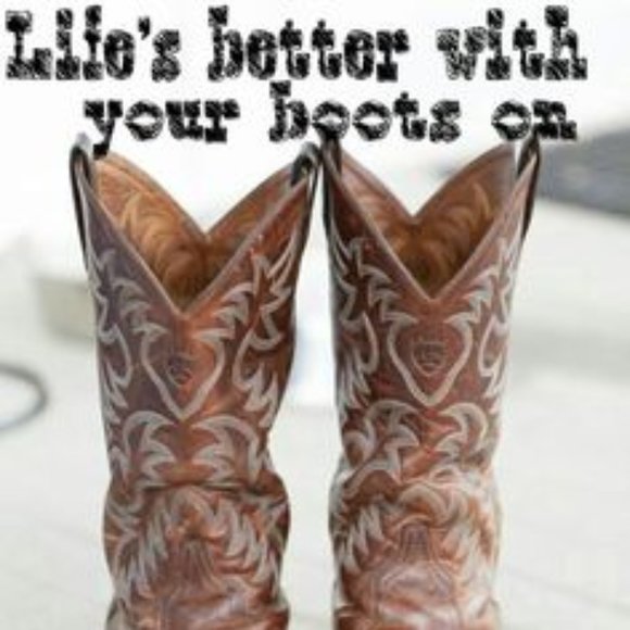 Hello and welcome to my closet! 🤗 - Picture 2 of 4